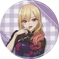 Kitagawa-Kaiyume (vestido roxo) metal badge "A boneca vestida é uma ×TSUTAYA apaixonada"