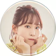 Minori Suzuki (Yellow Costume / Background : White) metal badge "KUJI Plastic Minori Suzuki 5th Anniversary KUJI" D Prize Prize