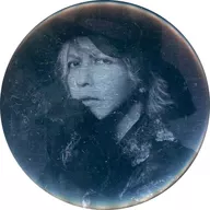 HYDE(黑白色系/視線右/帽子)金屬徽章HYGACHA贈品