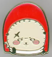 Out of the window, sea-otter. A Tokyo souvenir, a small pin badge "Chii Kawa something small and cute" Chii Kawado TOKYO Station renewal commemorative goods