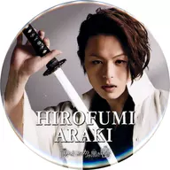 ARAKI Hirofumi (Hijikata Toshizo) / Face Up metal badge "Butai Atareru Ookami Kuroki Kamo"