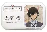 [A la Carte] Osamu Dazai Shitsuji Nametag-style metal badge "BUNGO STRAY DOGS Dead Apple : Namja town Another DEAD APPLE" Mystery Solving Voice Attraction Apple Yogashi Kidan Gift