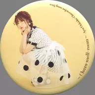 Aya Uchida (full body / sitting) trading metal badge "Aya Uchida Character Son LIVE 『 - chara melt room - 』"