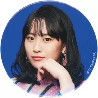 【シークレット】 小田柚葉(Girls2)/背景：ブルー 缶バッジ 私がモテてどうすんだ ver.  
