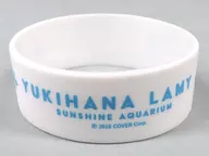 Nombre del evento (azul) Silicon Band (blanco) "Virtual YouTuber hololive Yukihana Ramie × acuario Sunshine #アクアラミィウム"