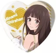 白浜美波 「黒岩メダカに私の可愛いが通じない ハート型缶バッジ 01.彼シャツver.(描き下ろしイラスト)」