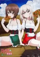 B. Nishizumi Maho & Hemi Erica A2 Tapiz "Girls und Panzer Theatre Edition" limitado a Megomi Magazine y Gamers