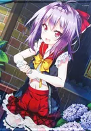 "Complete Four Seasons" es un tapiz B2 que conmemora el primer lugar en la popularidad de la serie de mentiras de Shizuku Sargent.