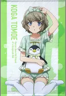 "POP UP STORE in VOLKS Akihabara Hobby Paradise 2" es un tapiz dibujado por Tomoe Koga (pijama).