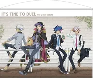 遊作＆了見＆尊＆Ai(人間態) 100cmタペストリー オフモードの決闘者Ver. 「遊☆戯☆王VRAINS」