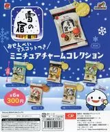 ガチャ台紙 「雪の宿 おせんべいつきミニチュアチャームコレクション」