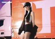 リア(横/膝上/体左向き) ランダムトレーディングカード 「ITZY 3RD WORLD TOUR ＜TUNNEL VISION＞ in JAPAN」