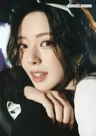 ユナ(縦/アップ/右手顎下) ランダムトレーディングカード 「ITZY 3RD WORLD TOUR ＜TUNNEL VISION＞ in JAPAN」