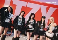 ITZY(横/膝下) ランダムトレーディングカード 「ITZY 3RD WORLD TOUR ＜TUNNEL VISION＞ in JAPAN」