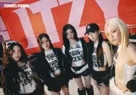ITZY(横/膝上) ランダムトレーディングカード 「ITZY 3RD WORLD TOUR ＜TUNNEL VISION＞ in JAPAN」