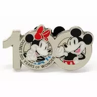 Mickey Mouse & Minnie Mouse Pin Emblema "Disney 100 th Anniversary of Wonder" JCB Disney Card Club edição limitada