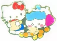 ハチワレ＆ハローキティ 「ちいかわ なんか小さくてかわいいやつ×サンリオキャラクターズ トレーディングスーパーマーケットなピンズコレクション!」