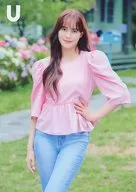 NINA(NiziU)/背景:庭随机集换式卡发行纪念商品