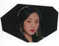 "CD BLOOM * IZ (I * WILL Ver.)", a polygon postcard of Jang Woon-young (IZ * ONE), is enclosed for special bonus.
