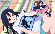 Mio Akiyama, Ritsu Tainaka y Azusa Nakano : 5 personas en total "Eiga K-ON!! / Kakifurai", Megomi Magazine, enero de 2012, Vol. 140, todas las páginas