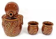 Hip-and-Tail sake serving flask and small sake cup