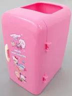 ピンク スーパーマーケットな冷蔵庫ペンスタンド 「ちいかわ なんか小さくてかわいいやつ×サンリオキャラクターズ」