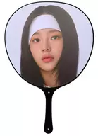 Minji (NewJeans) uchiwa fan "Supernatural"