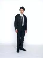 城全 Yoshinari (Kazutoshi Gotō) / Whole body / Costume black / Suit / Background white / Tomotake Character / Stage "PSYCHIC DETECTIVE YAKUMO ~ Soul's Whispering ~" Bromide
