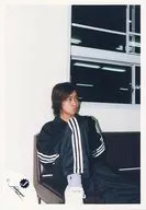 Johnnys Jr. / Satoshi Ohno / Knee-up, sitting, costume black and white, knee-up on the right, eye-point right / Official Official photo