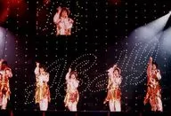 Arashi / Assembly (5 people) / Horizontal / Live Photo / Above the Knee / Costume Platinum / Right Hand Lift / No Frame / Johnnys Family Club Official photo