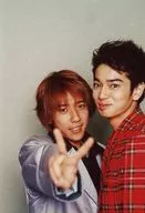 Arashi / Kazuya Ninomiya / Matsujun / Bust-up / Ninomiya Costume Gray / Right Hand Piece / Matsumoto Plaid Costume Red / Unframed / Johnnys Family Club Official photo