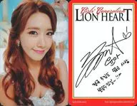 Girls' Generation / Shin Yu-na (YoONa) / with signature impresa en la parte posterior / CD "5 th Album LION HEART" [Korean Edition] Special special trading card included