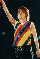 Kinki Kids / Koichi Domoto / Live Photo / Above Knee / Costume Red / Yellow Blue / Right Hand Raised Microphone / Upper Left Eye / No Frame / Johnnys Family Club Official photo