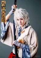 太田基裕(白狐丸)/上半身・服裝白・和服・身體向左・右刀・左刀鞘・生寫真/(服裝B)/舞台明信片