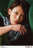 D2 / Sho Jinnai / Bust-up / Costume Black Gray / Right Hand Jaw / Background Green Black / 「 2012.09 」 Official Official photo