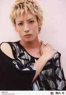 D2 / Sho Jinnai / Upper Body / Costume Black Silver / Right Hand Left Shoulder / Background Pink / "2013.12" Official Official photo