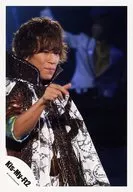 Kis-My-Ft2 / Kento Senga / Live Photo, Bust Up, Costume White, Brown, Right Hand Up, Right Facing, Background Black / Official Official photo