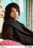 D2 / Yuki Yamada / Upper Body / Costume Black / Red / Front / 「 2013.02 」 / Official Official photo