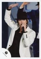 Johnnys / YumA Nakayama / Live photo / upper body / costume white / inner black / cap / right hand raised / left hand microphone / body slightly left facing / Official Official photo