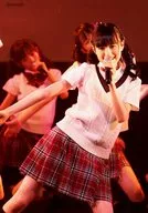 櫻花學院/武藤彩未拉麵/現場照片·膝上·服裝白·裙子紅格紋·校服·右手展開·左手麥剋風/"櫻花學院2011年度NEW～Departure～LIVE生寫真>