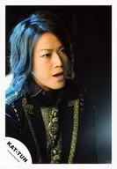 KAT-TUN/龟梨和也/托胸衣黑金色视线右上方左向开口背景黑色/正式生写真