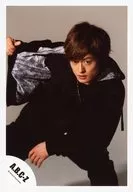 A.B.C-Z / Ryoichi Tsukada / Above-the-knee / Bending forward / Right hand costume black / Hoodie / Gray background / Official Official photo