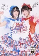 Petit milady / Aoi Yuki ・ Ayana Takeda / Above-knee ・ Costume Red Blue ・ Printed with signature / Type-A/Blu-ray "Petit milady 2nd LIVE! Cute and Pop Twinkle Kisogawa Bridge Class Championship Final! ~ Suki Kiraj Kiraj Osuki ~" Special Official photo