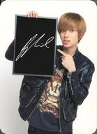TEEN TOP/NIEL(ニエル)/膝上・衣装黒・右手サイン入りボード/「TEENTOP 2014 Arena Tour “HIGH KICK”」公式グッズトレカ