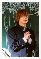 Hey! Say! JUMP/高木雄也/上半身・制服黒・学ラン・両手組み・目閉じ・背景黒板/「真剣SUNSHINE」PV＆ジャケ/公式生写真