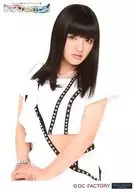 Morning Musume' 15 / Kanon Suzuki / Upper Body, Costume Black and White, Both Hands Together, Body Diagonally Facing Left / Morning Musume' 15 Concert Tour Spring ~ GRADATION ~