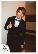 Johnny's West / Takahiro Hamada / Above-the-knee / Suit black gray / Right hand thumb standing / Body oblique / 16 Early Spring Concert photo of Brochure and goods / Official Official photo