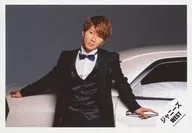 Johnny's West / Takahiro Hamada / Horizontal / Upper body / Suit black / Right-hand car / Left-hand handle / Neck tilting / 16 Early Spring Concert with Brochure and Goods / Official Official photo