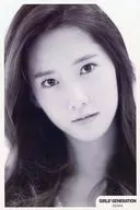 少女時代/ヨナ(YoonA)/顔アップ・モノクロ・首傾げ・「GIRLS’ GENERATION」/everysing 限定ポストカードサイズ生写真