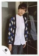 Classmate J/松井奏/膝上・衣装白・黒・青・右向き・顔傾げ・口閉じ/ジャニーズJr.「ジャニーズ銀座2016」inシアタークリエ グッズ撮影オフショット/公式生写真